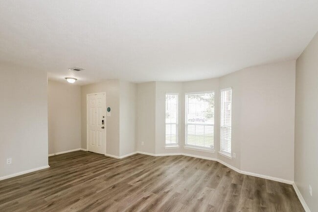 Building Photo - 15503 Gallant Ct
