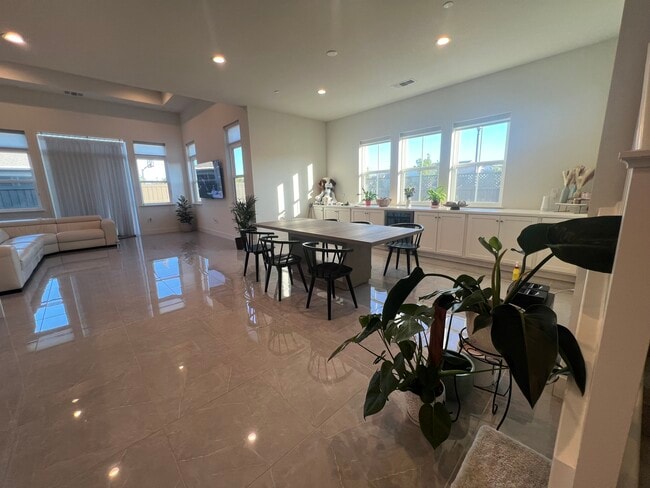 Building Photo - 4570 Miner Dr