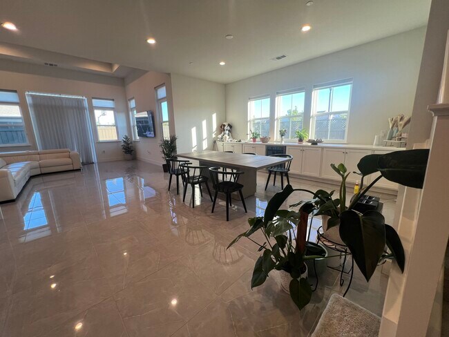 Foto del edificio - 4570 Miner Dr