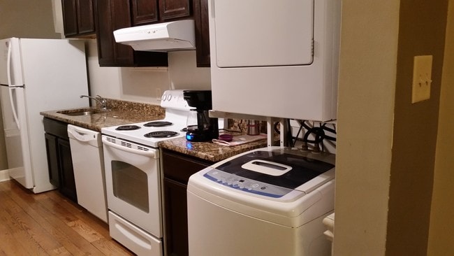 Se alquila conexión para lavadora/secadora (la lavadora/secadora puede quedarse) - 115 S Locust St