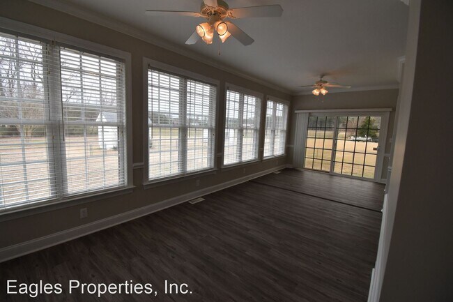 Building Photo - 3 br, 2 bath House - 107 N Woodridge Dr