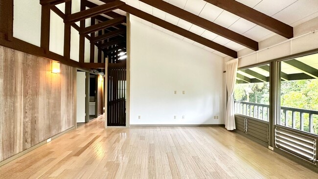 Building Photo - Spacious 3 BED/3 BATH Classic Maunawili Ho...