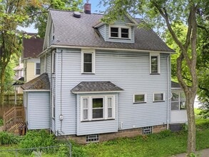 Building Photo - 919 S Goodman St