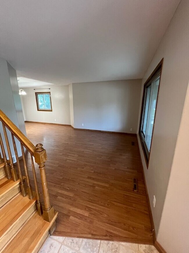 Foto del edificio - Spacious 4 Bedroom Corner Lot In Millard!!