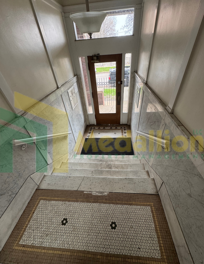 Foto del edificio - 6106 S Ingleside Ave