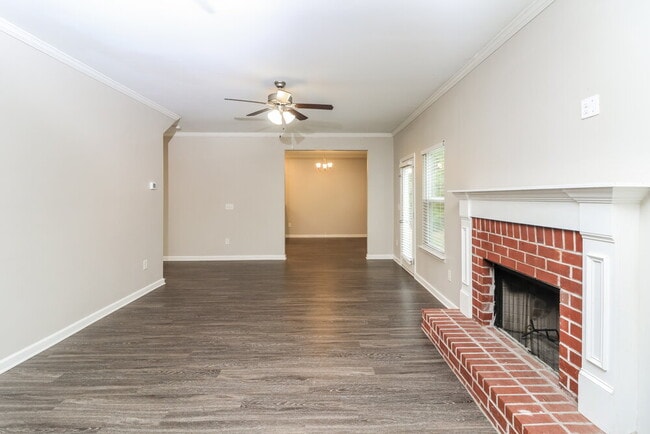 Building Photo - 580 Fieldcrest Dr
