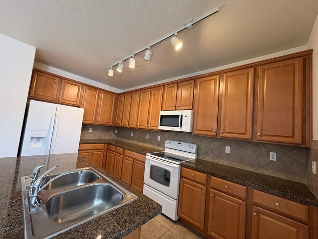 Building Photo - 8490 Canyon Rim Trl