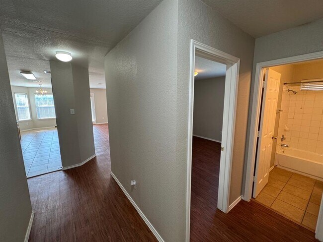 Building Photo - 423 Paddington Dr