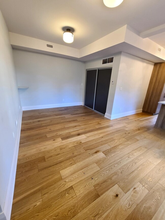 Building Photo - 2-Bed 1-Bath - Fresh & Modern Ground Floor ApT