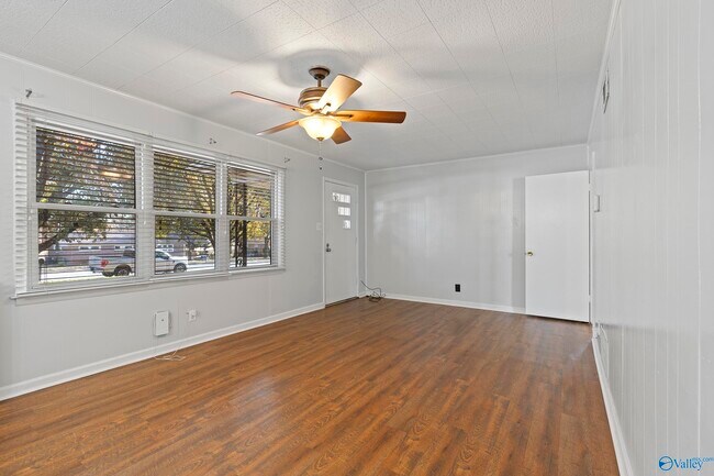 Foto del edificio - 1611 Clb Vw Dr NW