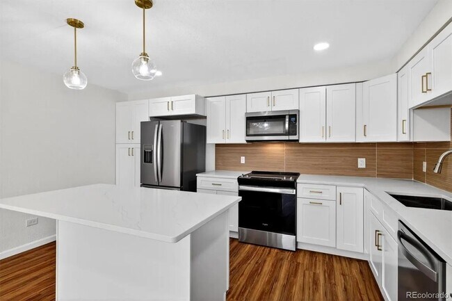 Building Photo - 3047 W 47th Ave