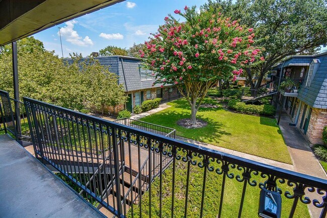 Building Photo - 8947 Gaylord Dr
