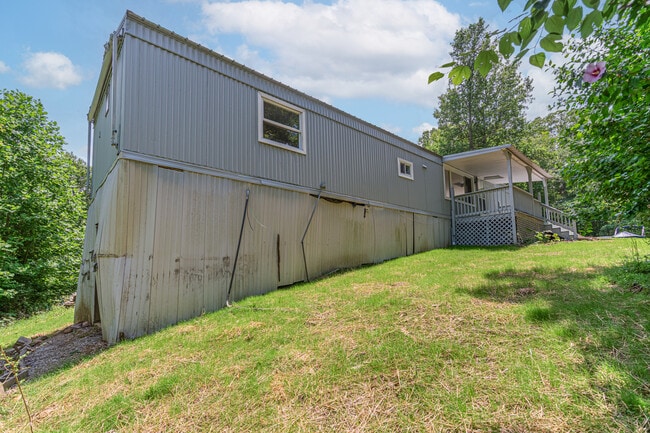 Building Photo - 220 Lakeshore Dr