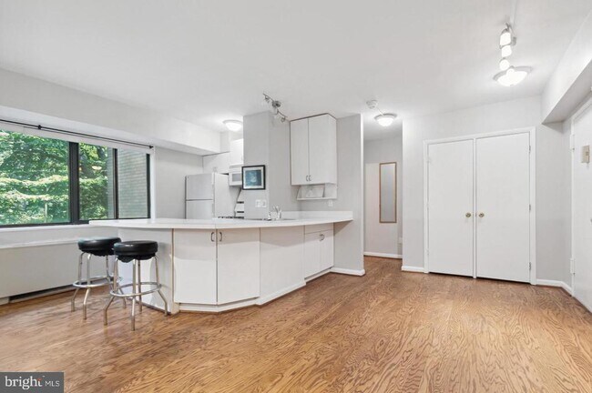 Foto del edificio - 3701 Connecticut Ave NW