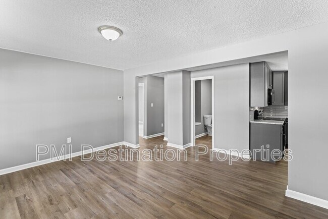 Building Photo - 5800 NE Antioch Rd