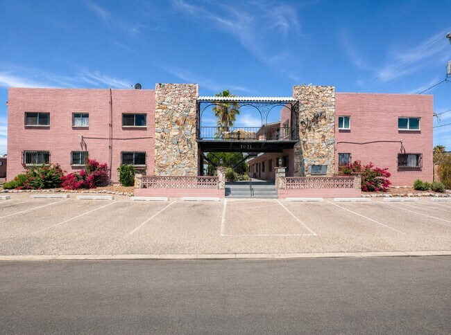 Foto del edificio - 1031 N Holly Ave
