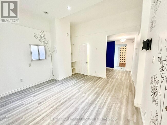 Photo du bâtiment - 866 Bathurst St
