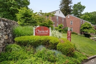 Building Photo - 10 Clarmore Dr