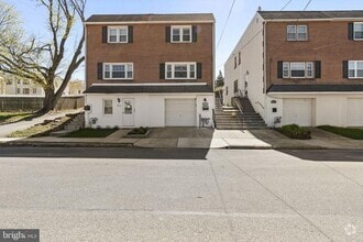 Building Photo - 909 Wood St