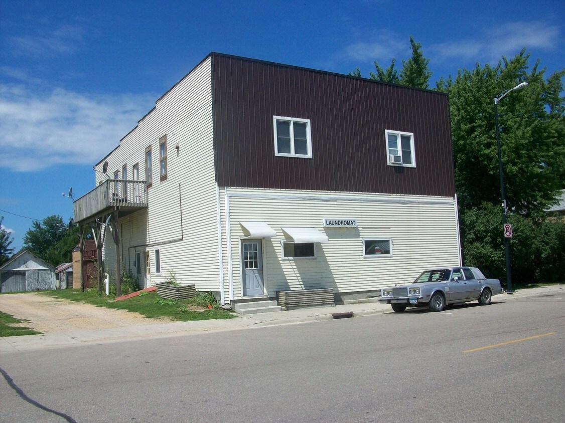 Primary Photo - 401 Main St N