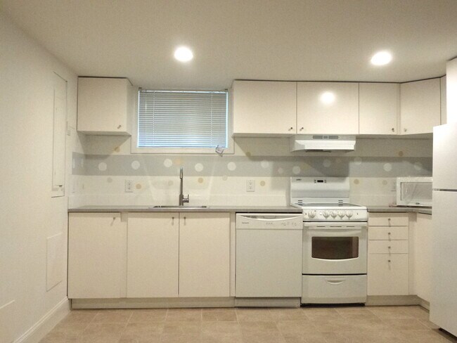 spacious kitchen with good storage and counter space - 1601 Buchanan St NW