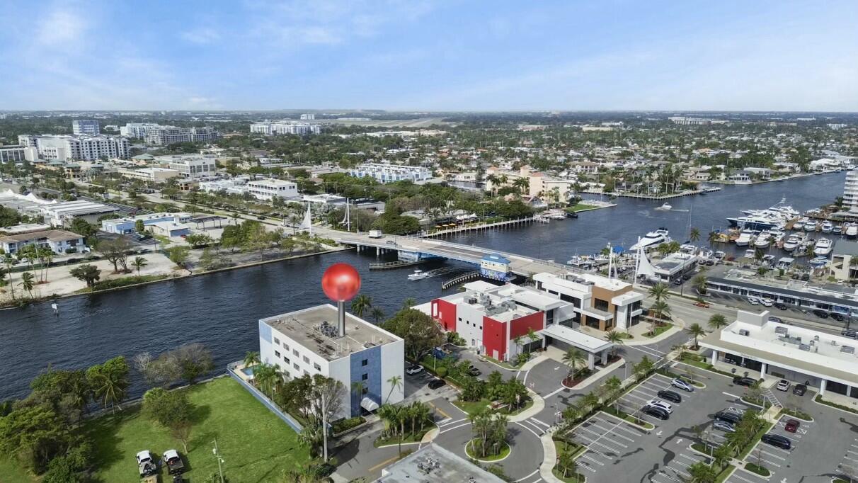 Primary Photo - 105 S Riverside Dr