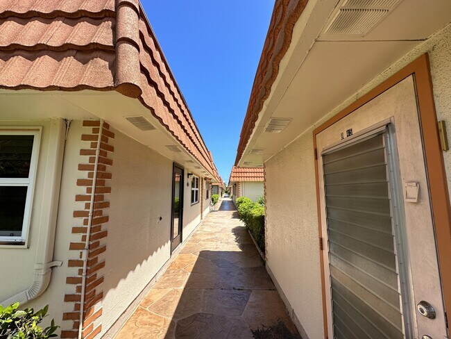 Building Photo - 45 Seville Dr