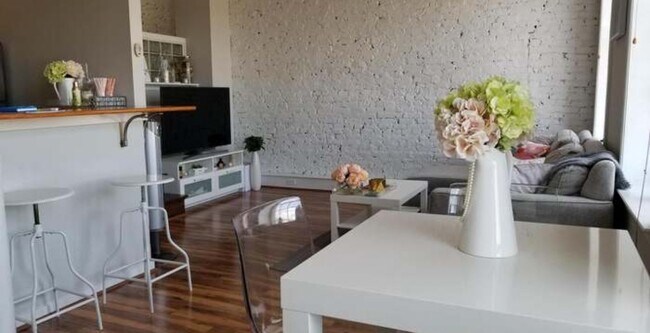 Foto del edificio - 50 N Front St