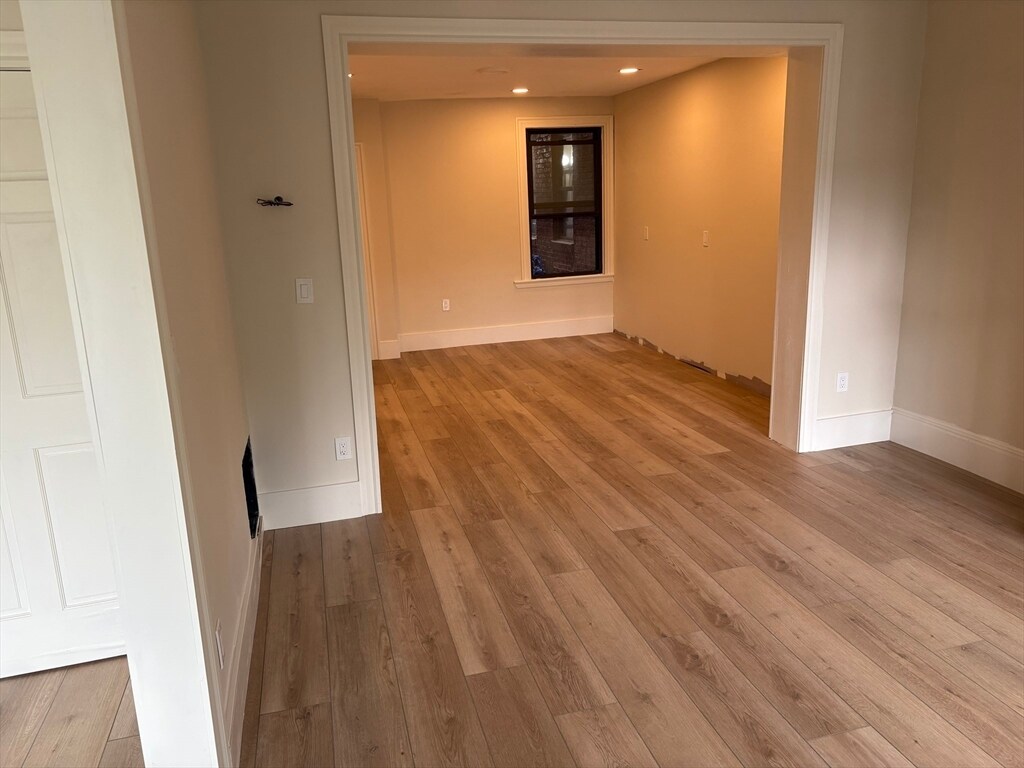 Foto principal - 1672 Beacon St