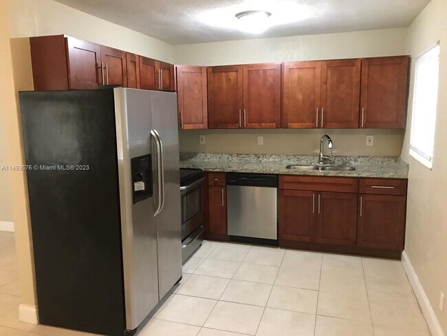 Building Photo - 1521 SW 67th Ave