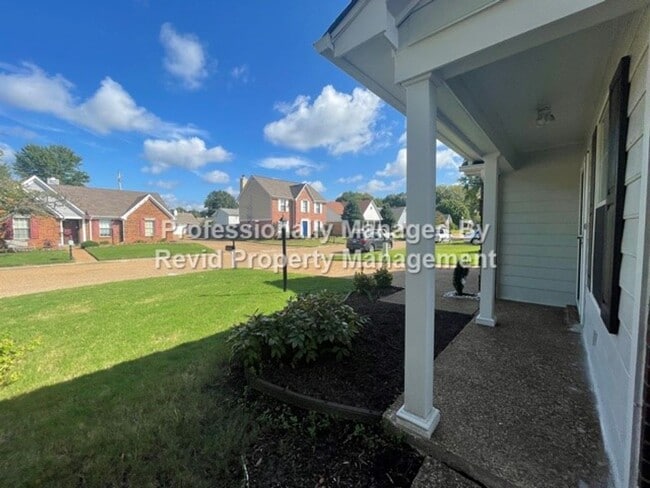 Building Photo - Wonderful 3 Bed 2 Bath Home with Screened ...