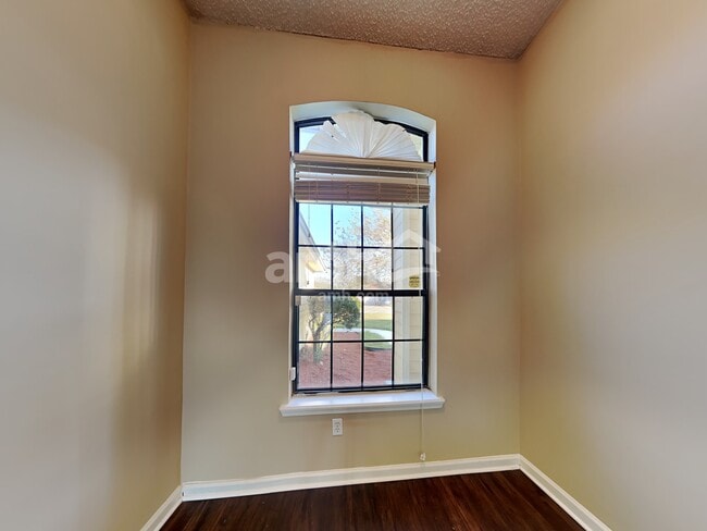 Foto del edificio - 3753 Woodbriar Dr