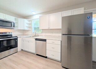 Building Photo - 185 Moss Creek Dr