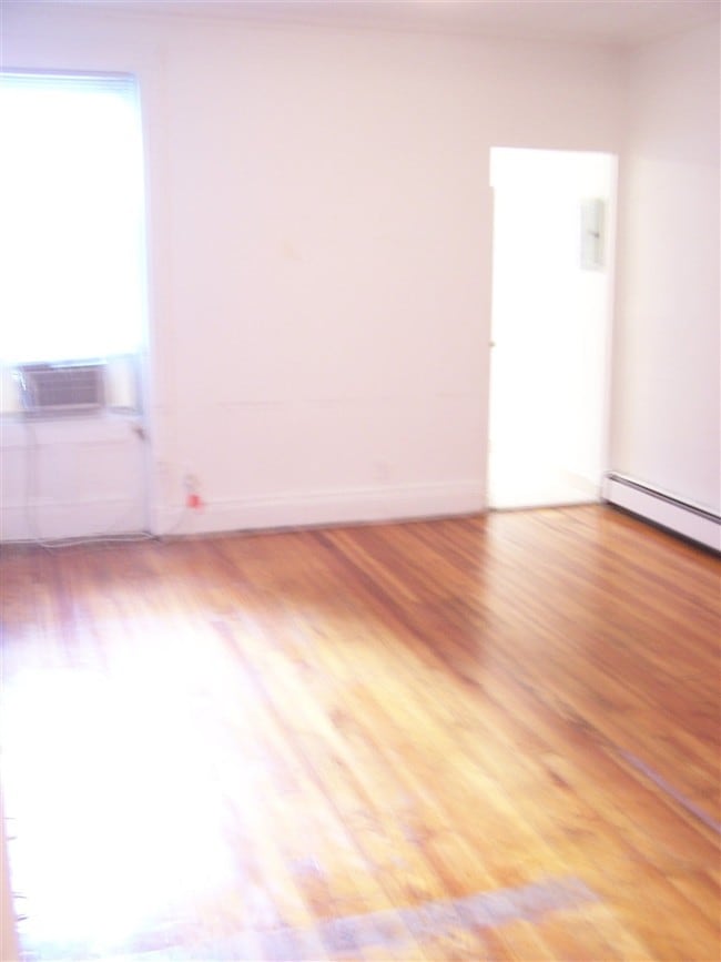 Building Photo - 112 14th St