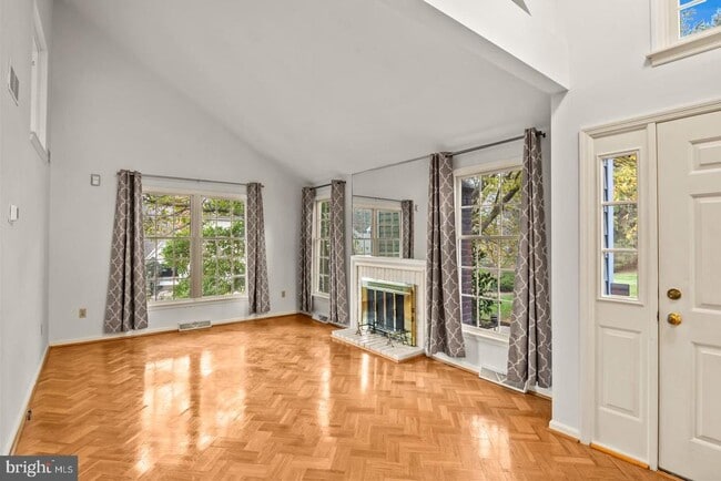 Foto del edificio - 1913 Meadow Ln