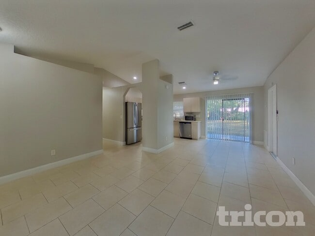 Building Photo - 2527 Orange Ave