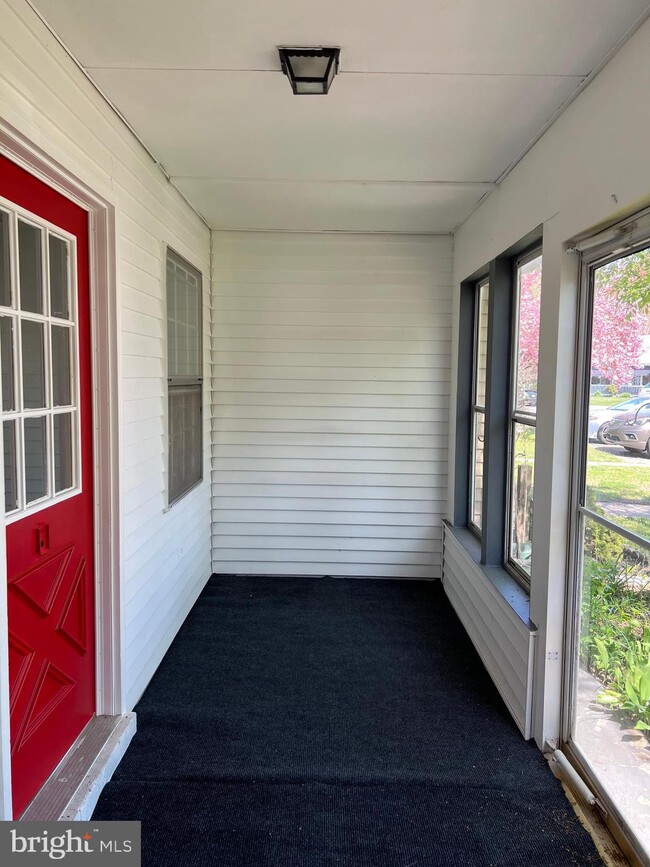 Building Photo - 129 Huntington Dr