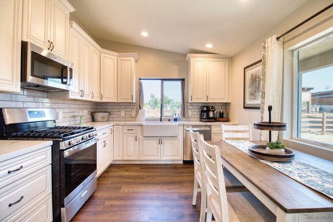 Cocina y comedor - 15671 Ridgeway Ave