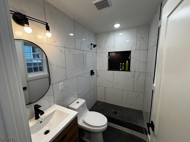 Foto del edificio - 81 N Clinton St