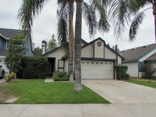 3 BR/2BA | Newly Renovated Single Family Home | 1-Car Covered Parking | Front yard! - 3 BR/2BA | Newly Renovated Single Family Home | 1-Car Covered Parking | Front yard!