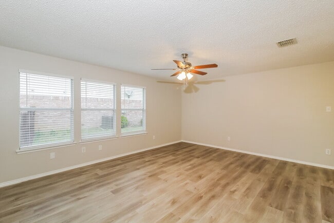 Building Photo - 1311 Dakota Trail