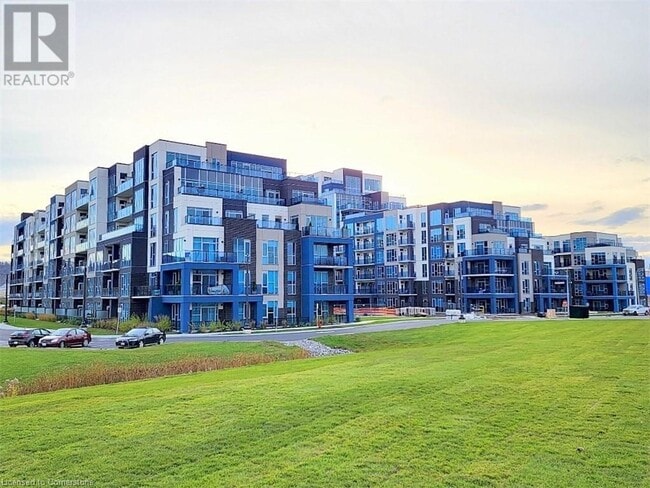 Building Photo - 16 Concord Pl