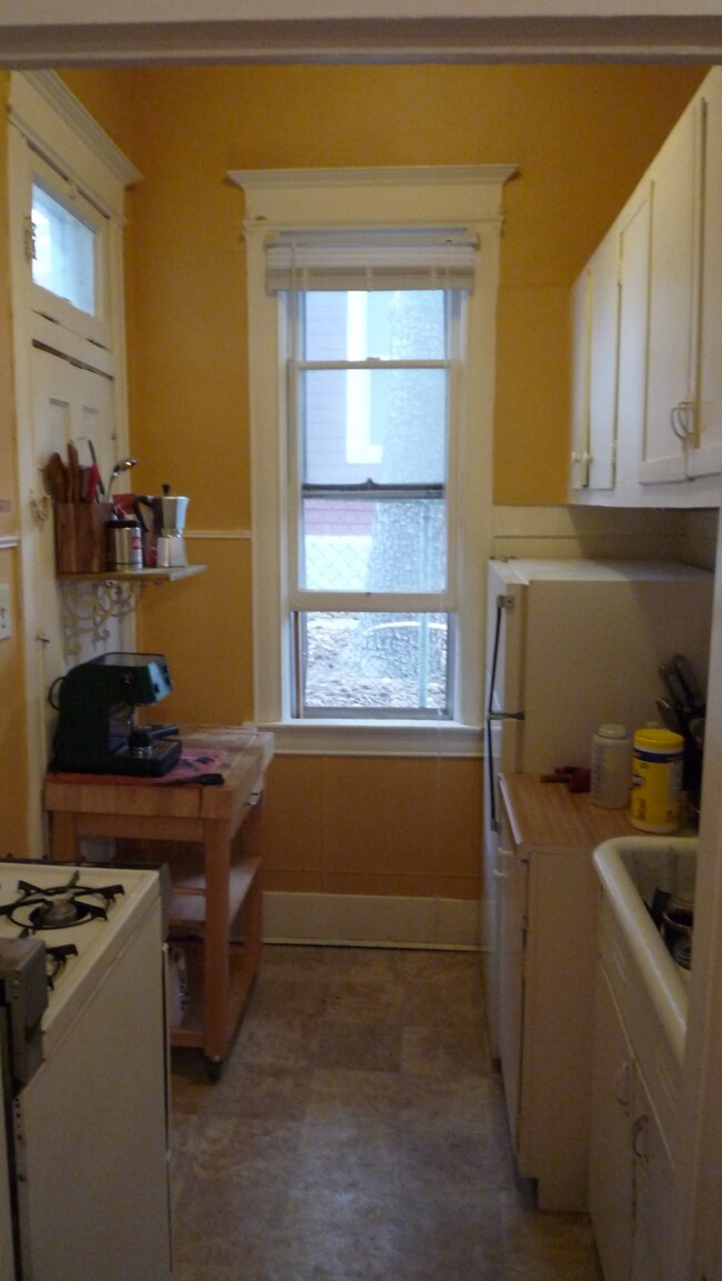 kitchen - 804 E Kiowa St