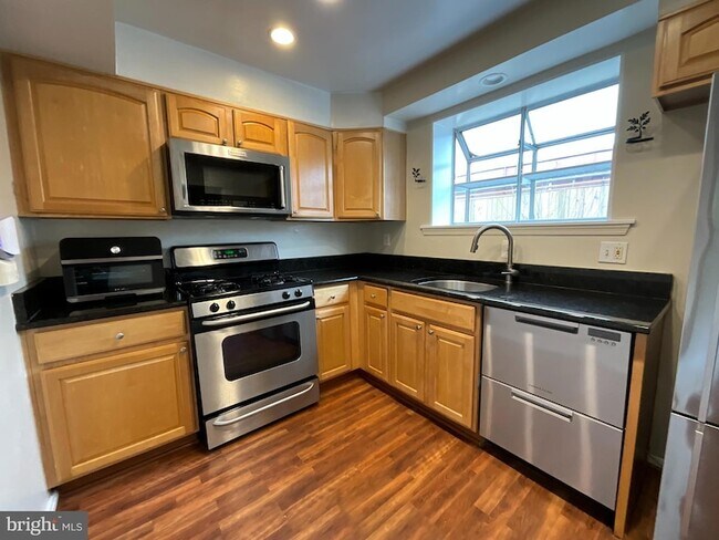 Foto del edificio - 3719 Ingalls Ave