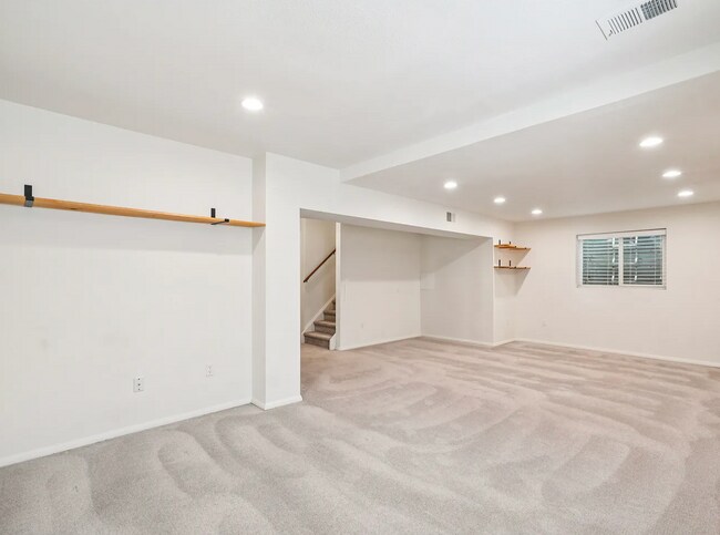 Building Photo - 8064 Meadowdale Sq
