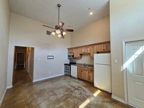 Building Photo - 1328 3rd St