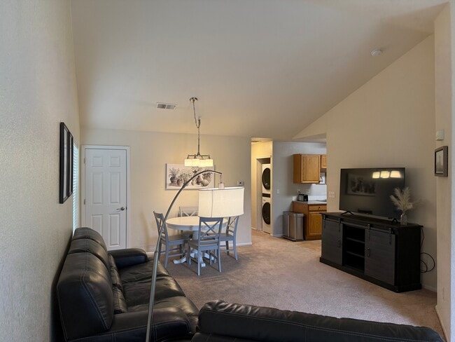 Building Photo - 802 Waterglen Dr