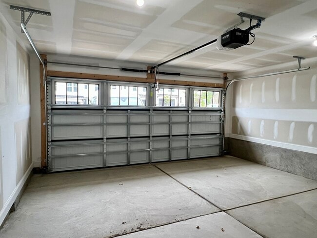 Building Photo - 2132 Barrowcliffe Dr NW