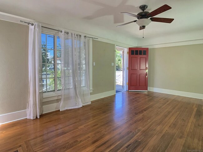 Foto del edificio - Charming Home with Prime Location & Ample Living Space