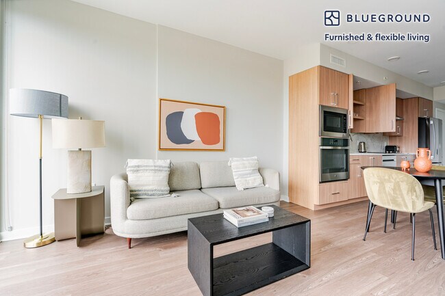 Foto del edificio - 3275 Washington Blvd